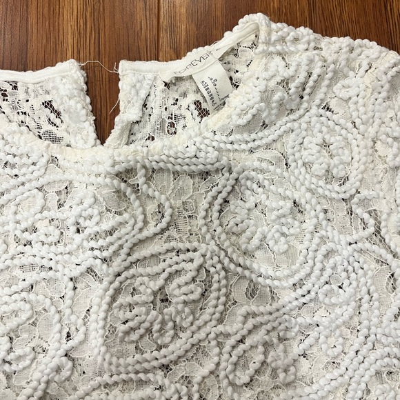 Beautiful eggshell white crop top. - Picture 5 of 5